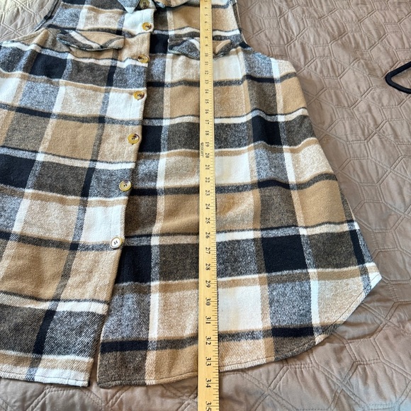 SHEIN Curve 3XL Women’s Plaid Fleece Vest in Tan & Gray - Picture 8 of 8
